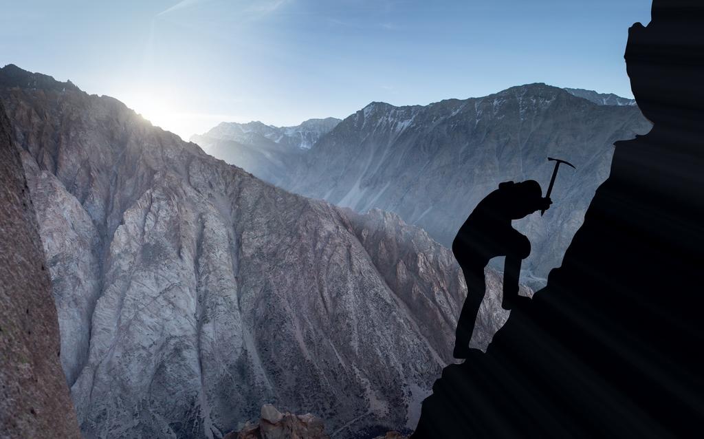 登山成功自由坚持努力失败汗水困难冒险攀岩励志正能量图片