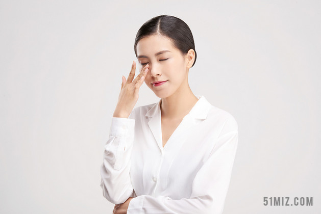 含肖像权) 下载 商务女性烦恼思考标签:商务人士 女性 女人 职业 背景