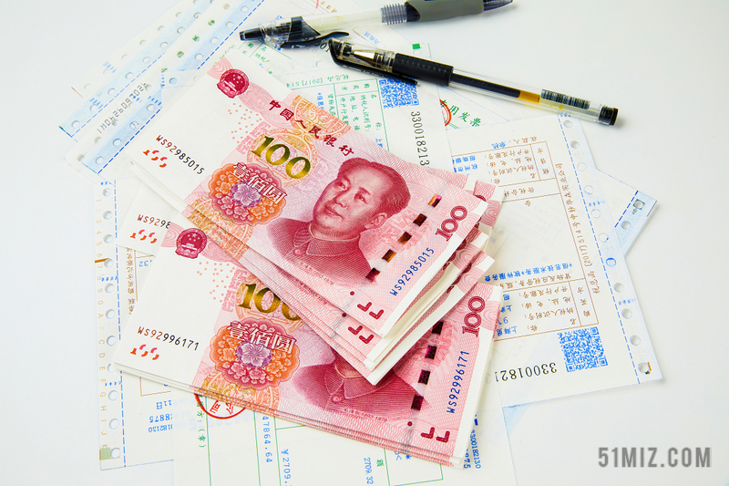 百元人民币堆放背景图片