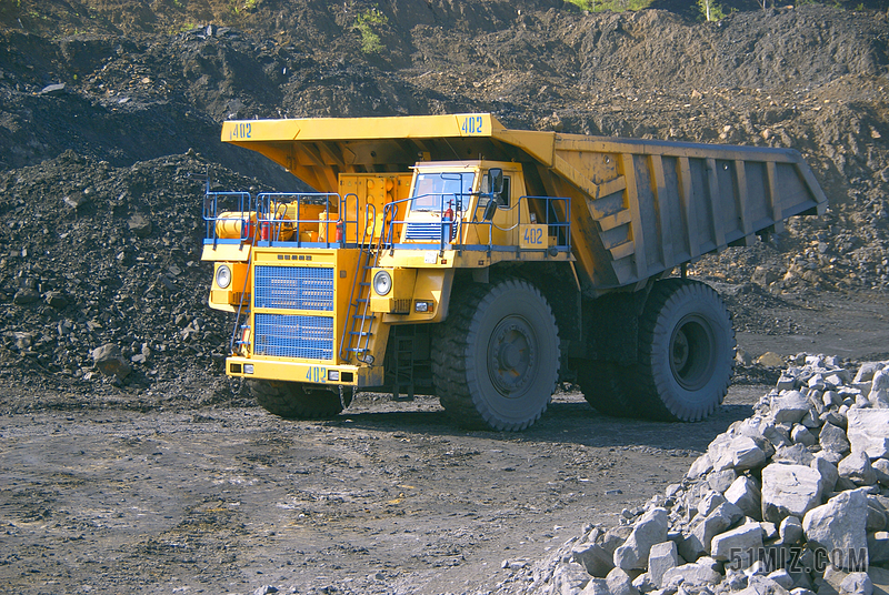自卸车 煤炭开采 煤炭 巨大的比例 belaz 汽车 工作