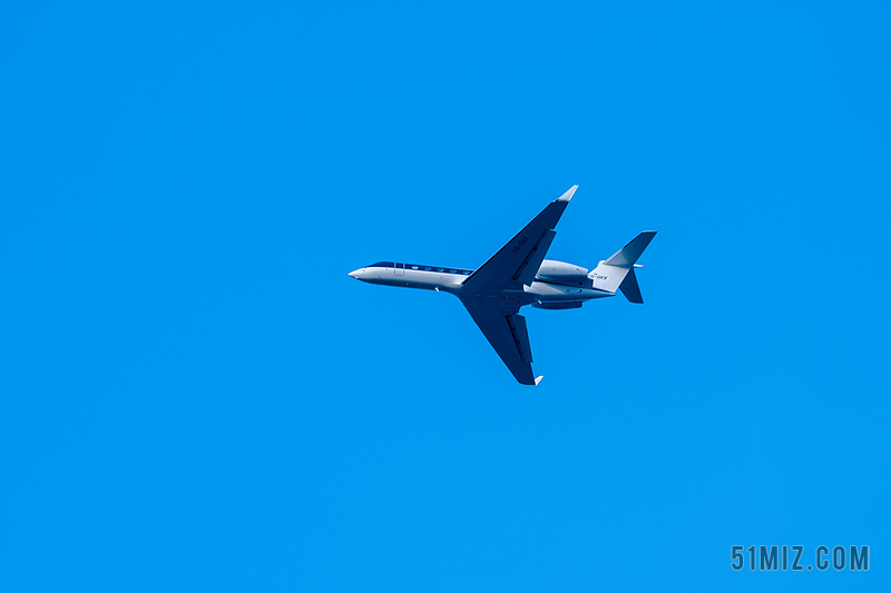 蓝天航空飞机飞行空中背景图片