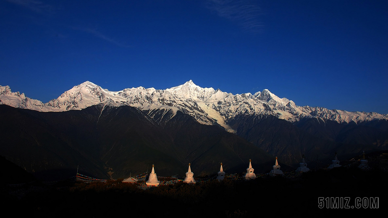 日照金山背景