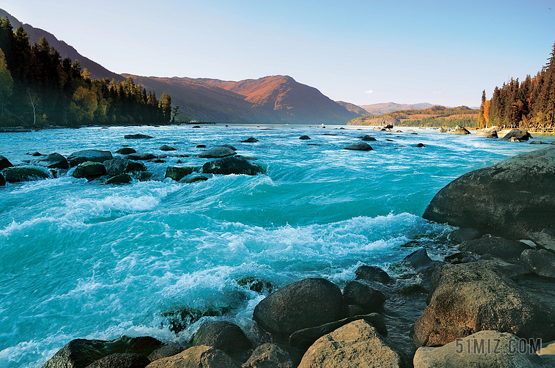 蓝色自然风景蓝色的湍急河水背景图片