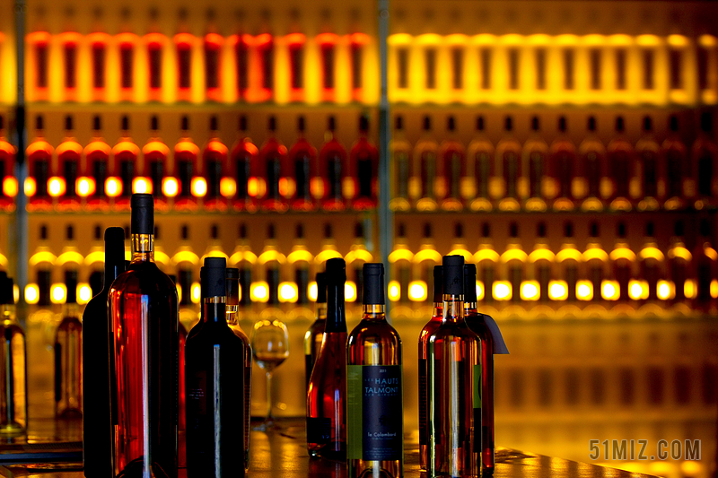 黄色酒店酒吧吧台酒水背景图片