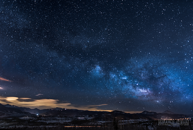 摄影唯美星空下繁星的夜景背景图片