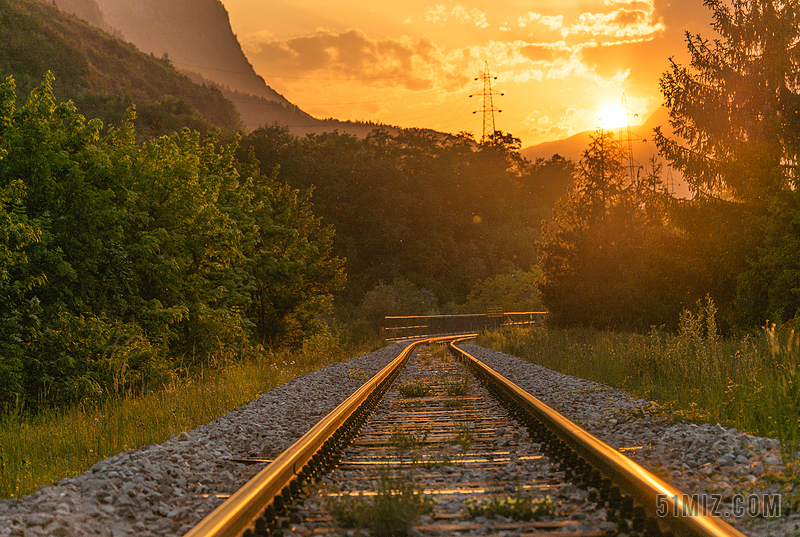 黄昏日落铁道边自然风景田园风情背景图片