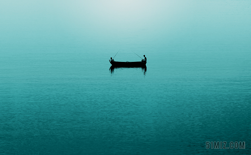 海面上的小船背景图片