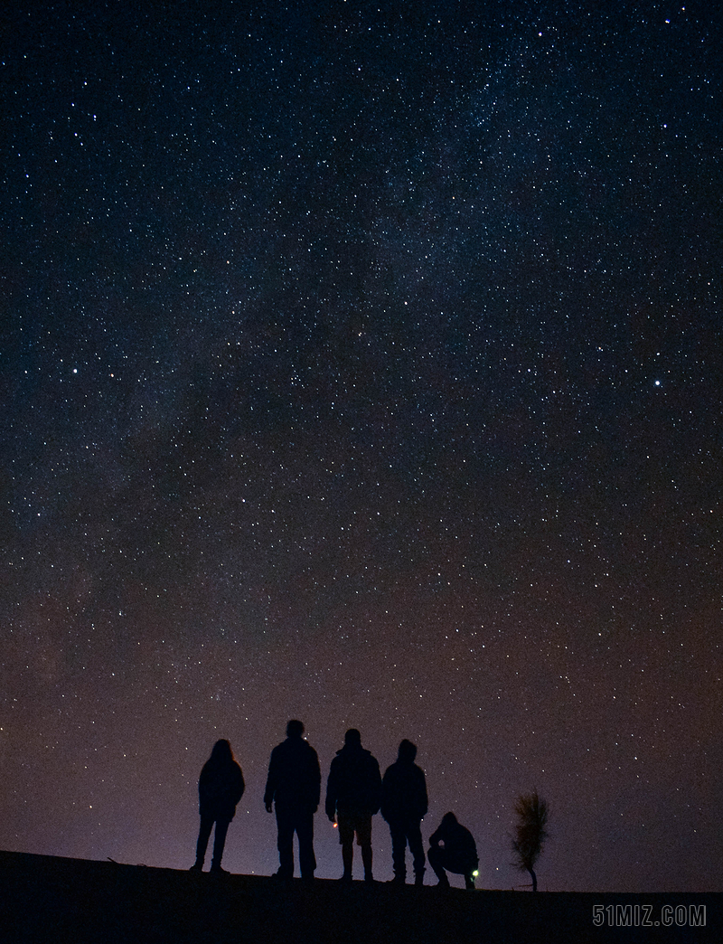谈话 交流 对话 沟通 通话 星空 太空 空间 夜晚 晚上 黑夜 黑暗 灯光