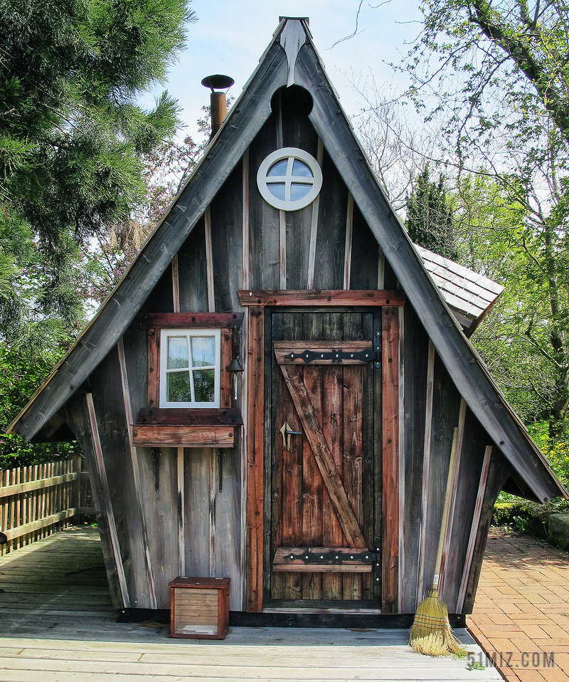 童话故事女巫的房子背景图片