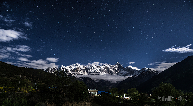 戶外自然景觀雲海星空夜晚村莊背景圖片