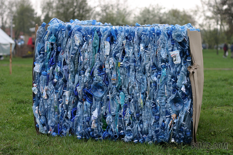 垃圾回收 回收 购物篮 通过参加 纯度的 塑料 处理 塑料瓶