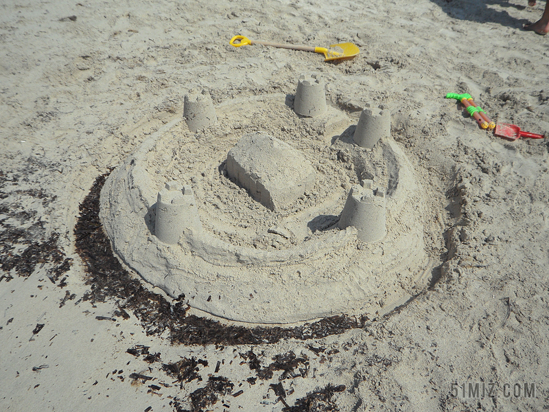 沙滩沙堡制作图片