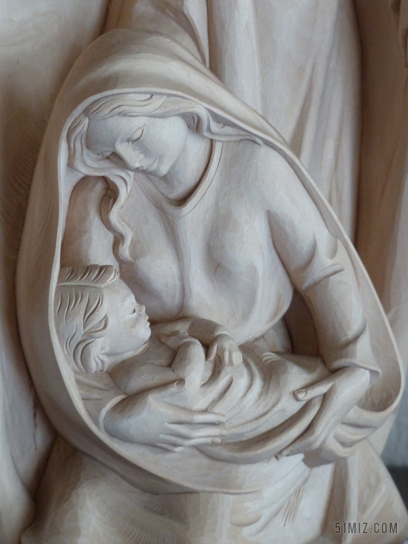 圣母抱子雕塑图片