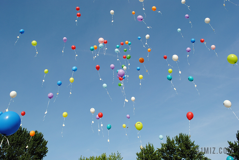 喜庆放飞气球活动背景图片