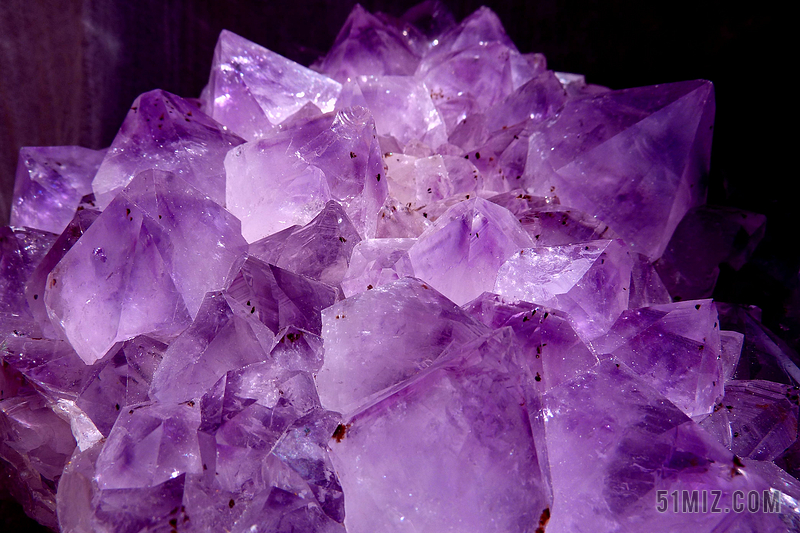 紫晶 紫 水晶洞 德鲁兹 创业板顶部 大块的宝石 暗紫色 透明
