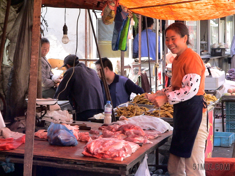 市場買賣服務業賣肉商販女背景圖片