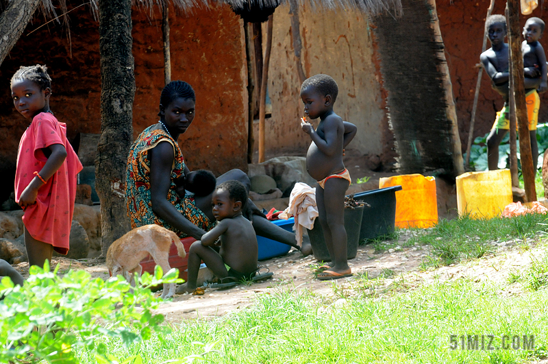 非洲家庭贫穷落后生活写照