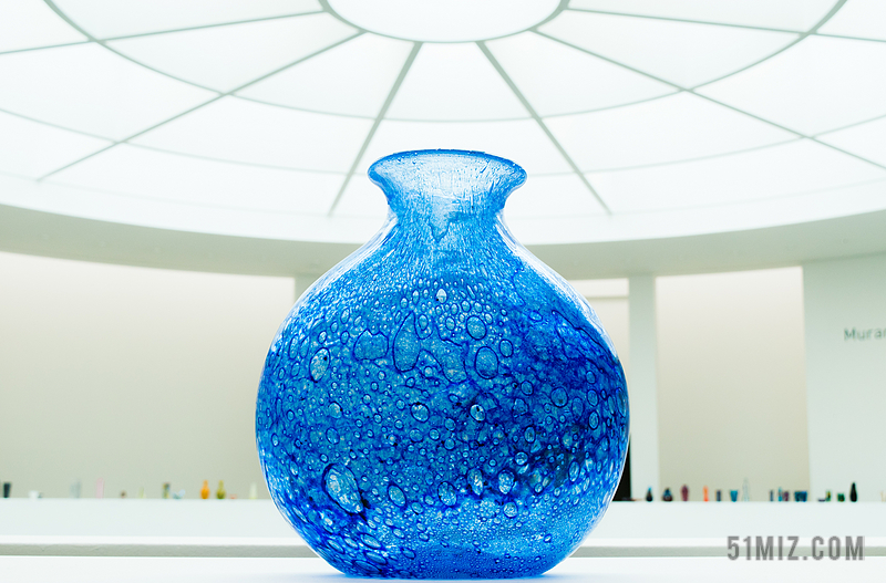 广告时尚蓝色工艺花瓶背景图片