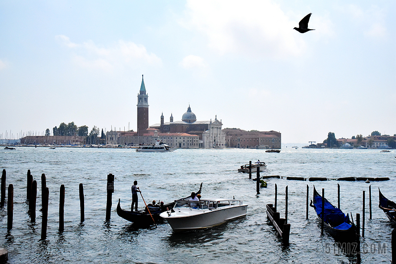 清新威尼斯水城船背景图片